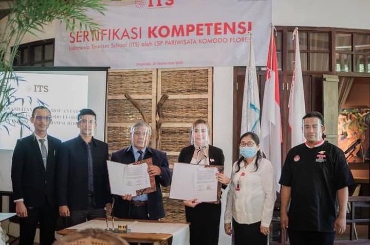 Pelaksanaan Uji Kompetensi (UJK) Sektor Pariwisata di Bidang Hotel dan Restoran 1 Pelaksanaan Uji Kompetensi (UJK) Sektor Pariwisata di Bidang Hotel dan Restoran 1